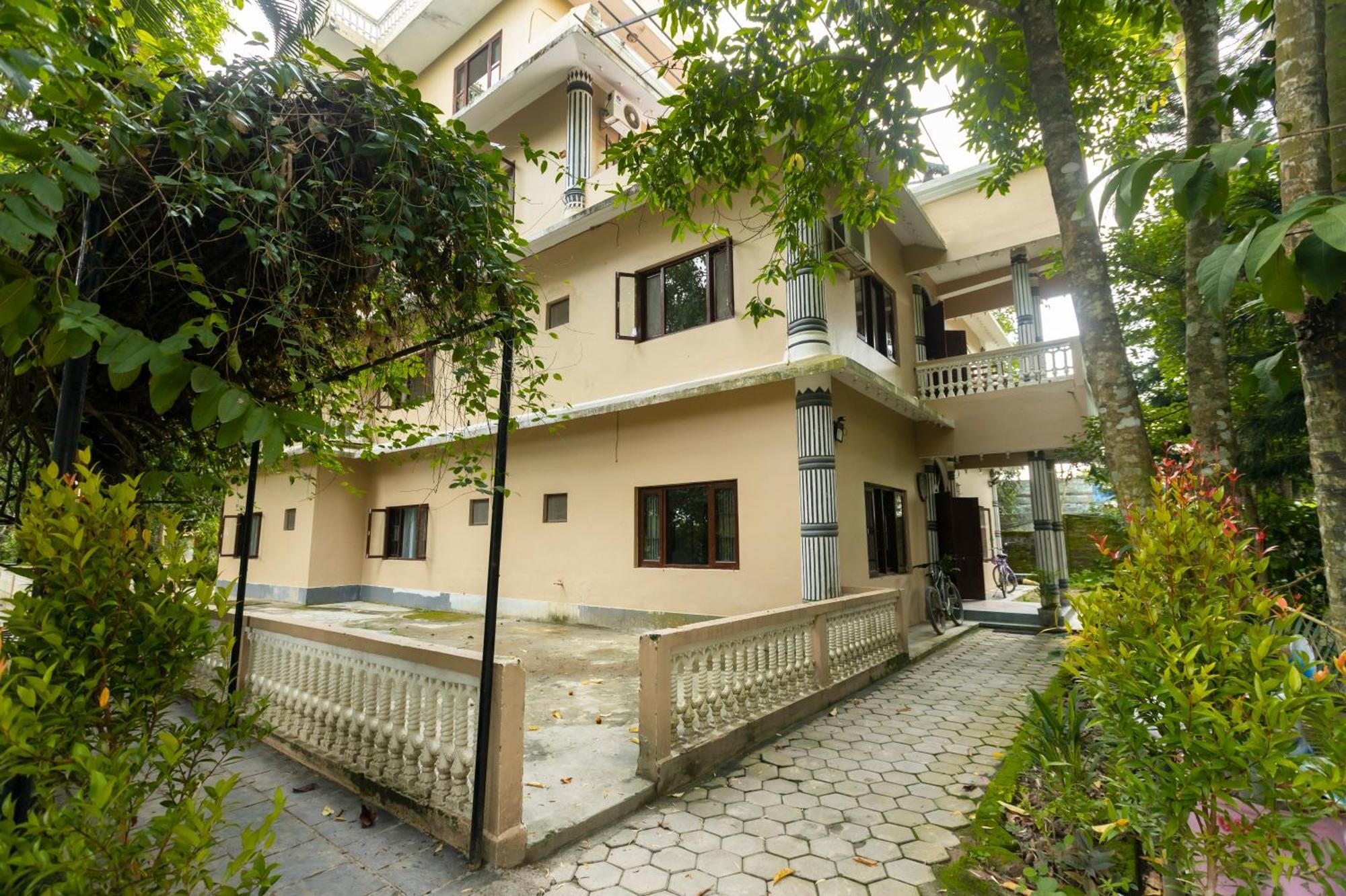 Hotel Parkside & Swimming Pool-Between Greenery And Azure ,Your Perfect Retreat Chitwan Exterior foto