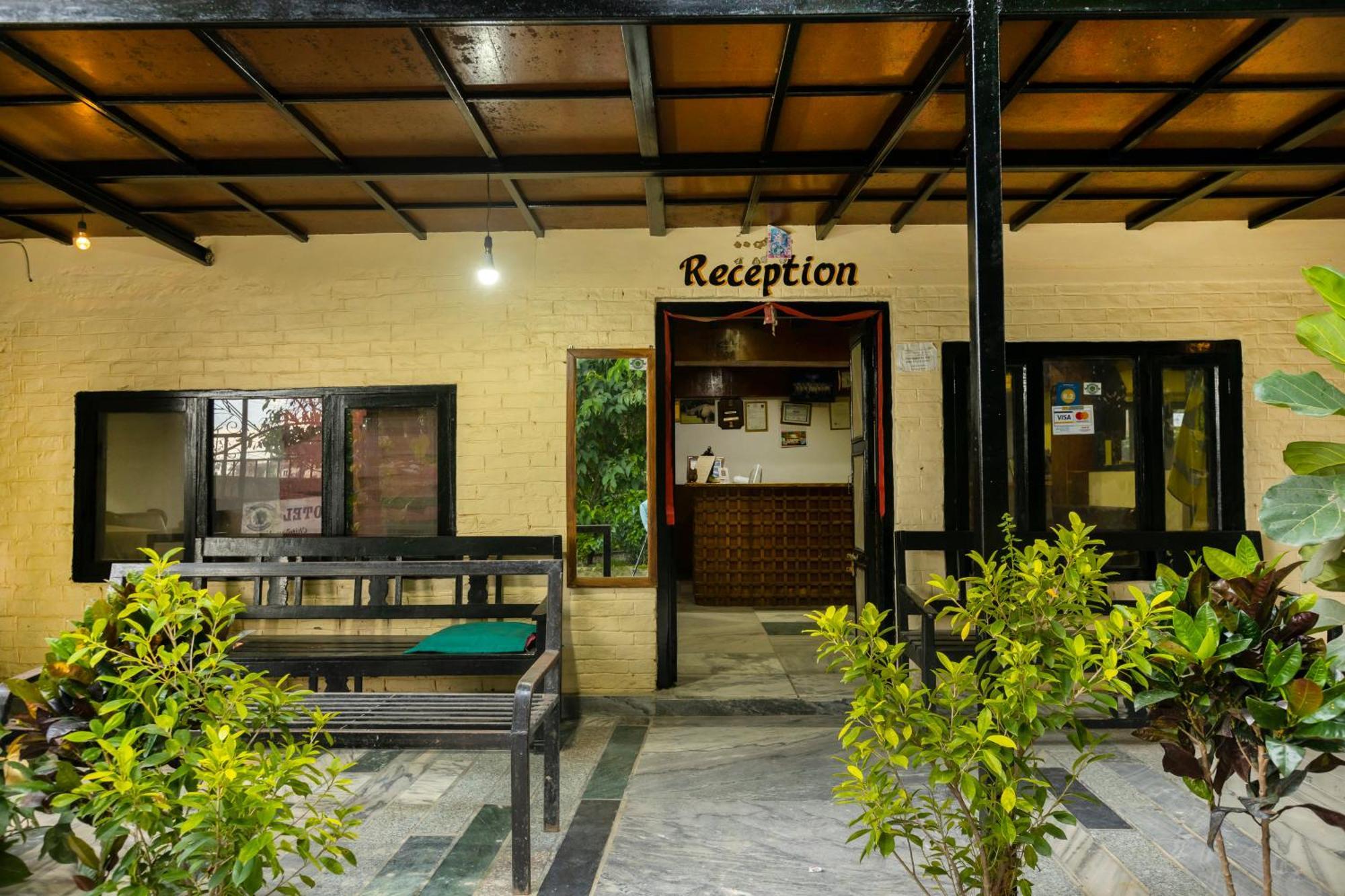 Hotel Parkside & Swimming Pool-Between Greenery And Azure ,Your Perfect Retreat Chitwan Exterior foto
