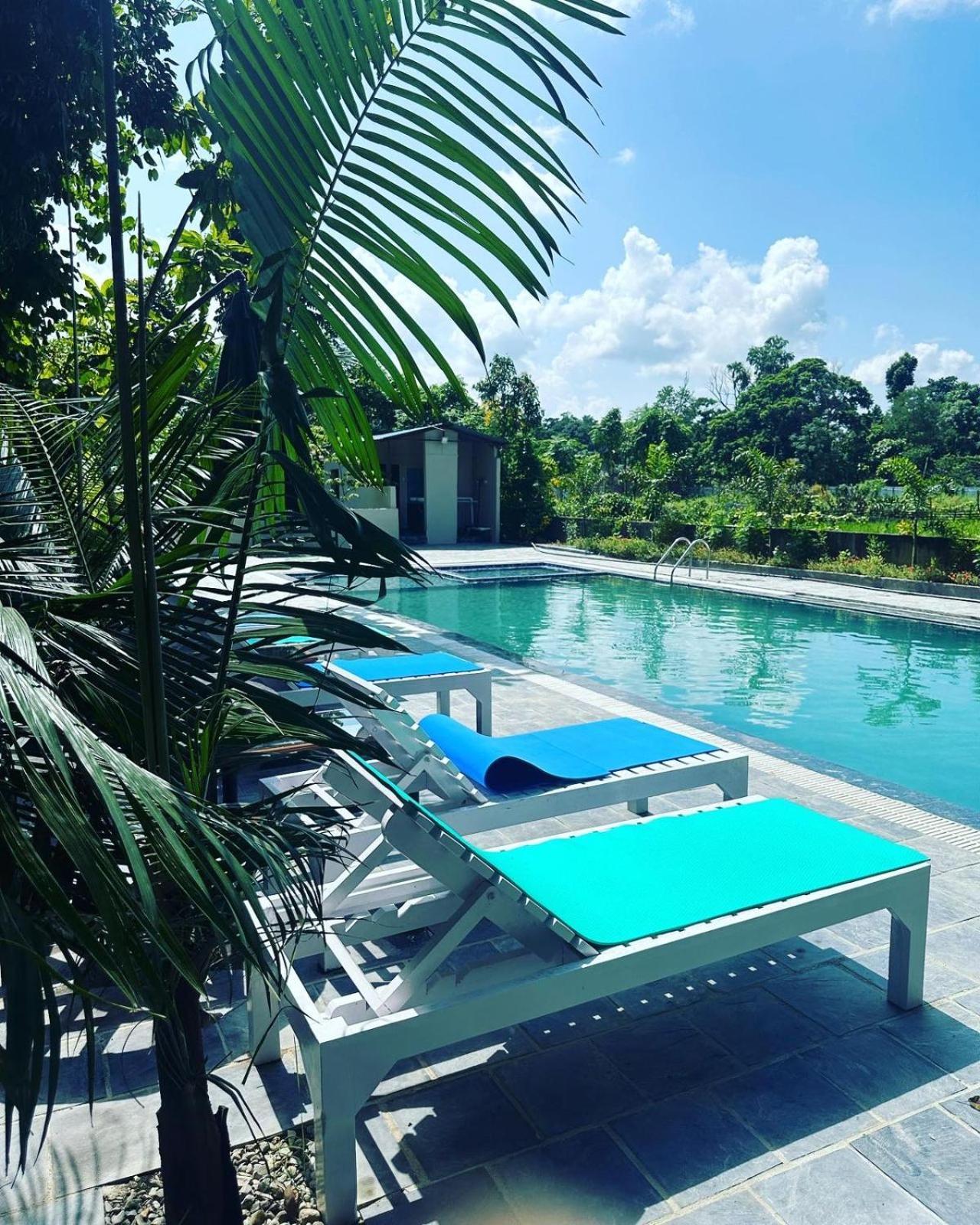 Hotel Parkside & Swimming Pool-Between Greenery And Azure ,Your Perfect Retreat Chitwan Exterior foto