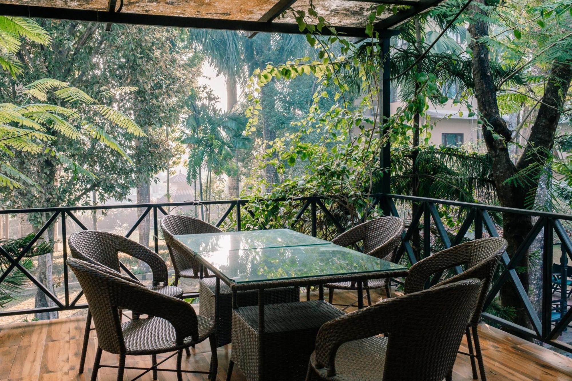Hotel Parkside & Swimming Pool-Between Greenery And Azure ,Your Perfect Retreat Chitwan Exterior foto