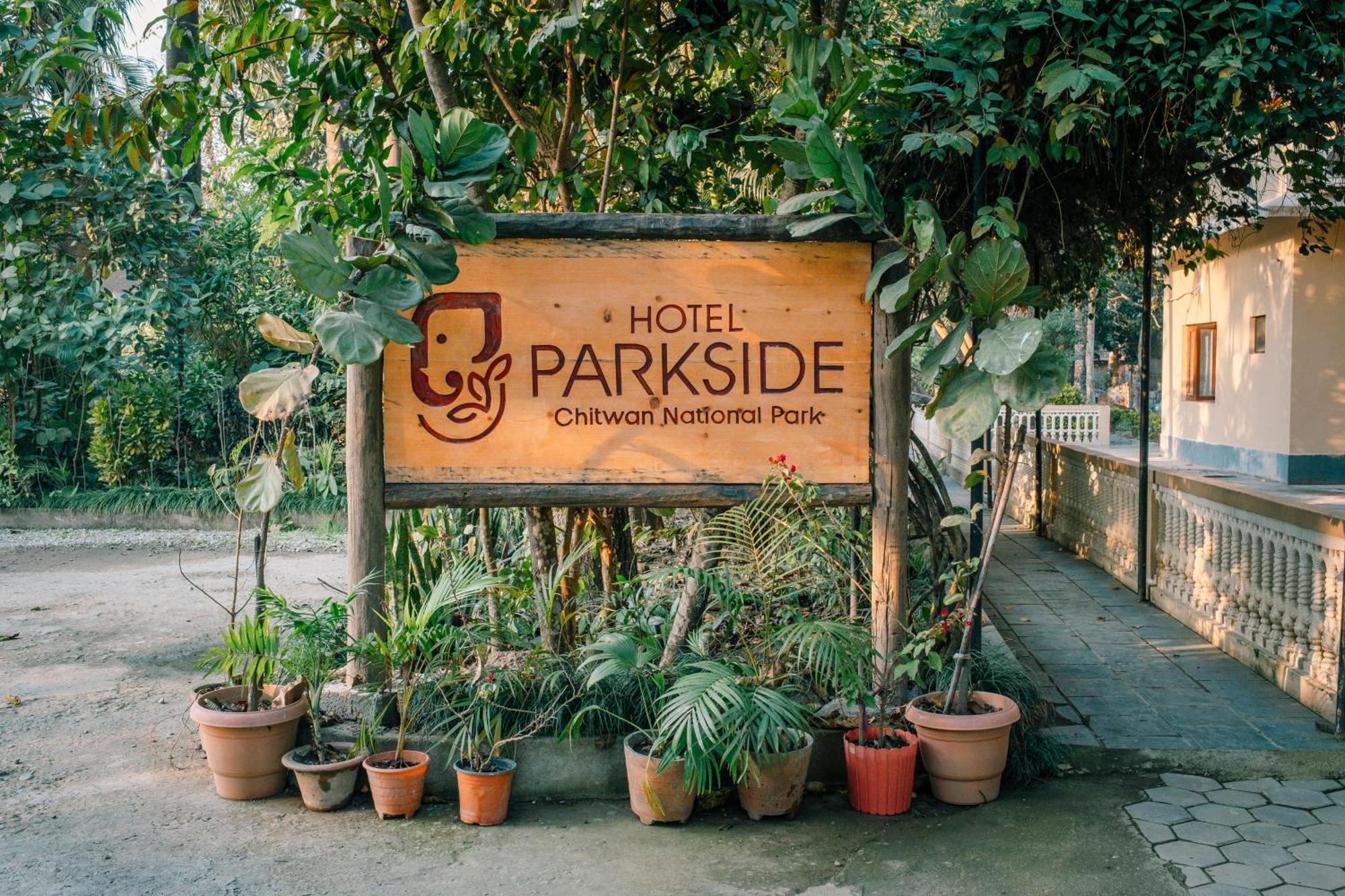 Hotel Parkside & Swimming Pool-Between Greenery And Azure ,Your Perfect Retreat Chitwan Exterior foto