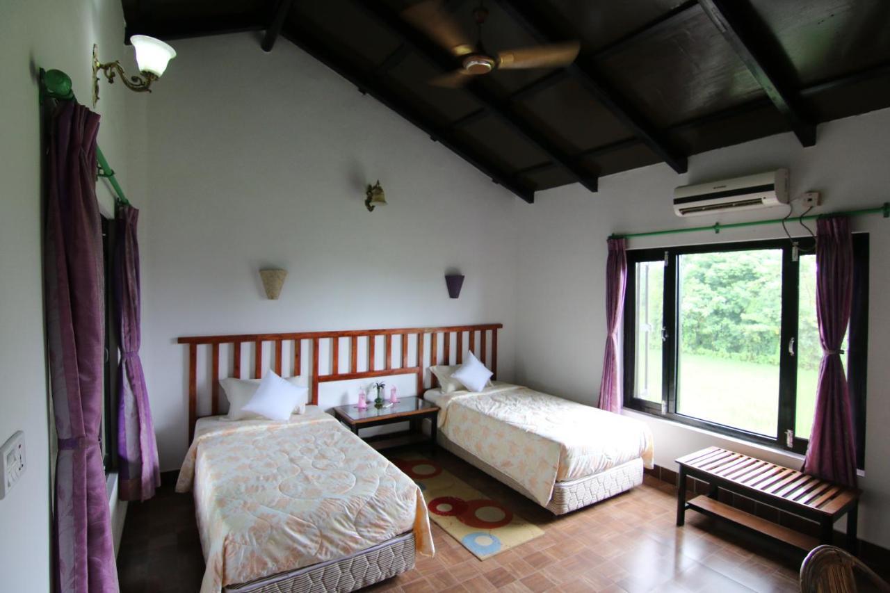 Hotel Parkside & Swimming Pool-Between Greenery And Azure ,Your Perfect Retreat Chitwan Exterior foto
